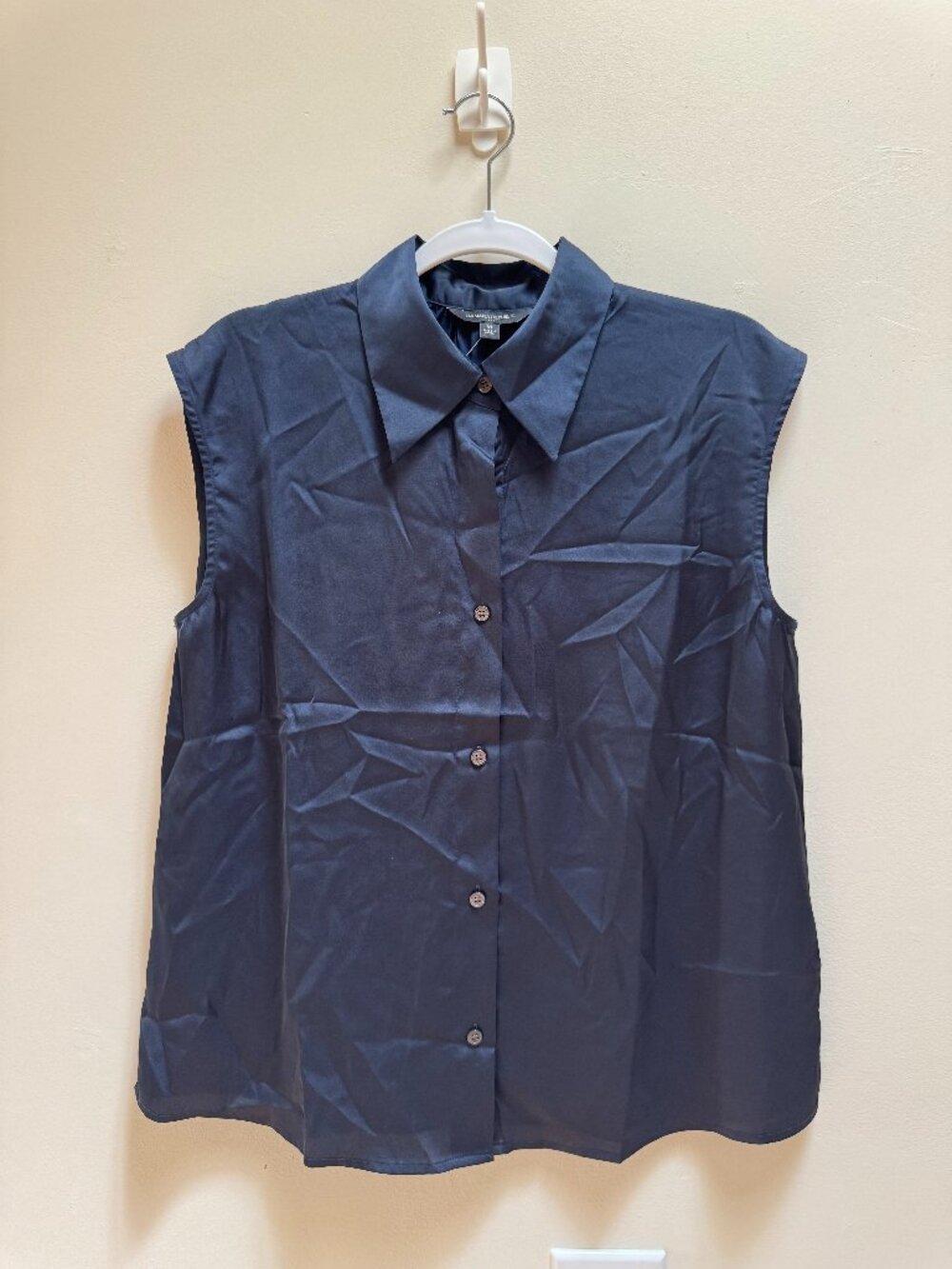 NWT Banana Republic Sleeveless Collared Blouse in Preppy Navy